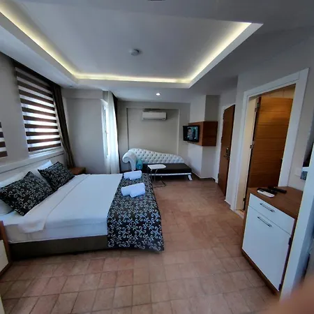 Pera Hotel *